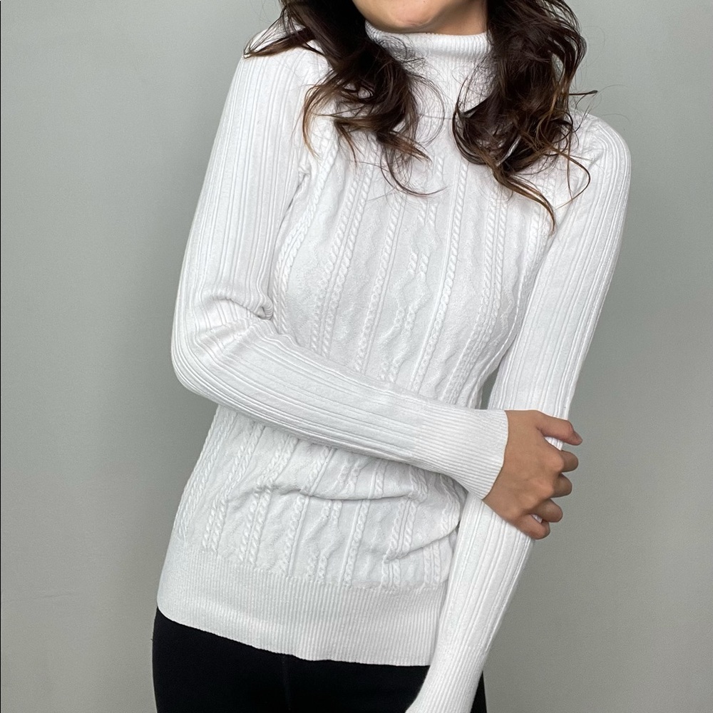 Carolyn Taylor White Turtle Neck